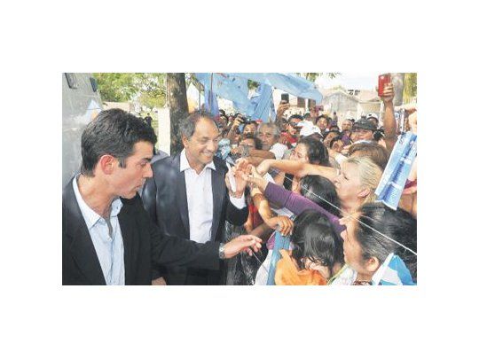 Daniel Scioli estuvo ayer en Orán, Salta, una provincia en la que tuvo buenos resultados en la primera vuelta pero en donde cree quedaron muchos votos peronistas sin candidato al quedar afuera Sergio Massa.