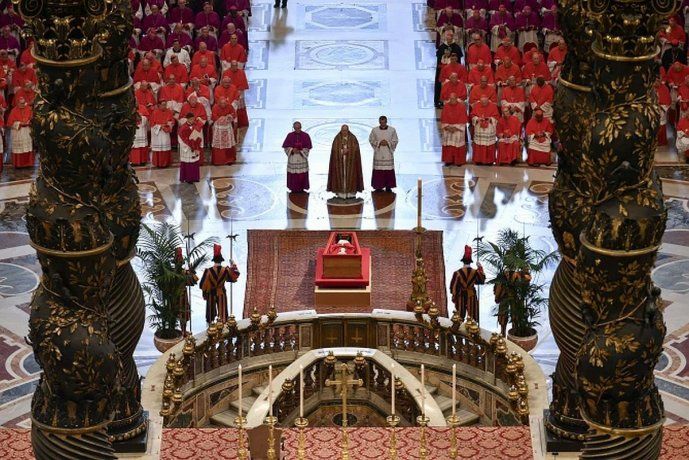 A la misma hora de su funeral, el papa Francisco será despedido en una misa en la Catedral Metropolitana.