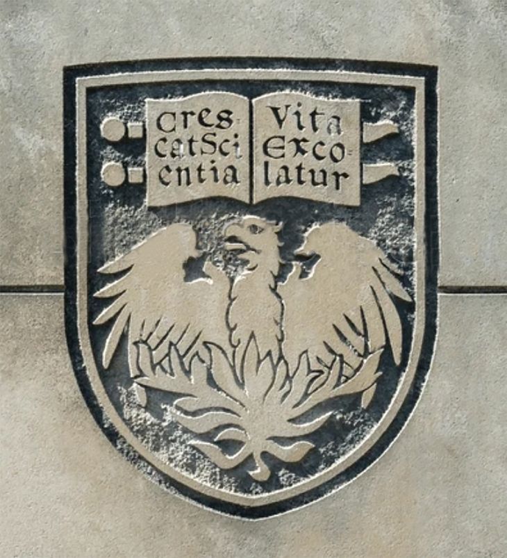 “Crescat scientia; vita excolatur” (Dejad que el conocimiento crezca de más en más y asi la via human se enriquezca). Milei nunca visitó la Universidad de Chicago, si bien la menciona frecuentemente como sí hubiera estado allí. Tras la afrentosa expulsión de los “Chicago -hoy no tan- boys” del gobierno, la ilusión de recibir un premio Honoris Causa, es tan solo eso. “Crescat scientia; vita excolatur” (Dejad que el conocimiento crezca de más en más y asi la via human se enriquezca). Milei nunca visitó la Universidad de Chicago, si bien la menciona frecuentemente como sí hubiera estado allí. Tras la afrentosa expulsión de los “Chicago -hoy no tan- boys” del gobierno, la ilusión de recibir un premio Honoris Causa, es tan solo eso.