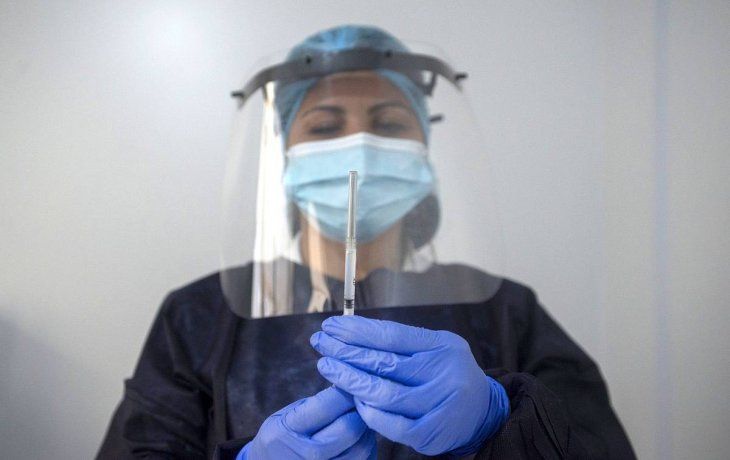 covid-19: uruguay evalua aplicar una tercera dosis de refuerzo