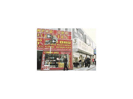 Antes, el oro se buscaba en los comercios especializados de la City. Ahora se lo demanda en bancos y en todo el país.