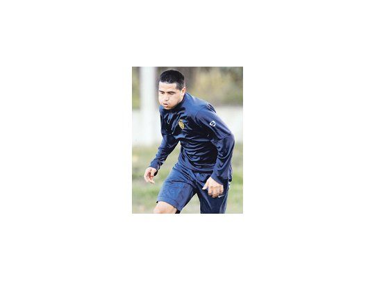 Riquelme parece haber dejado atrás su lesión en el pie derecho y pretende ir recuperando su estado atlético durante la pretemporada, en Tandil.