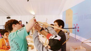 inclusión. Niños y jóvenes participan activamente en las estaciones temáticas de&nbsp; Misión Ciencia.
