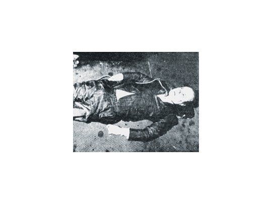 Roberto Calvi era presidente del Banco Ambrosiano. Su cuerpo apareció colgado del puente de los Frailes Negros en Londres, en 1982.