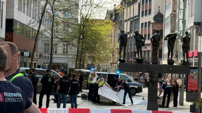 Leipzig: un auto embistió a peatones en una zona céntrica y dejó al menos dos muertos.