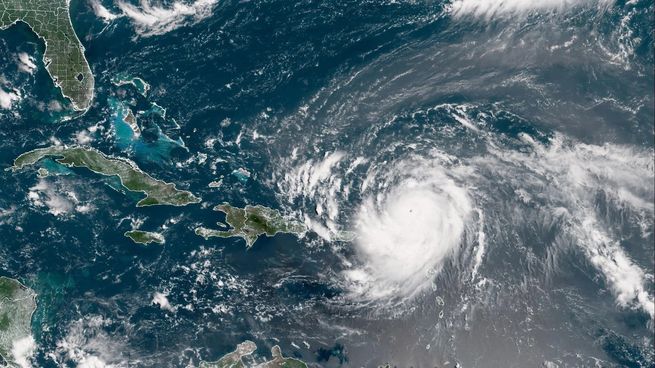Erin categoría 5 se aproxima a Puerto Rico e Islas Vírgenes con vientos devastadores.