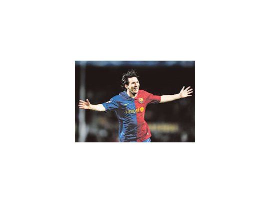 Los brazos abiertos de Lionel Messi, tras marcar el gol de Barcelona para el empate ante Basilea.