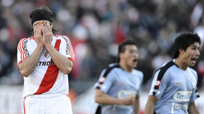 River Plate, el último equipo del fútbol argentino en descender mediante la promoción.