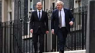 El canciller alemán, Olaf Scholz, y el primer ministro británico, Boris Johnson.