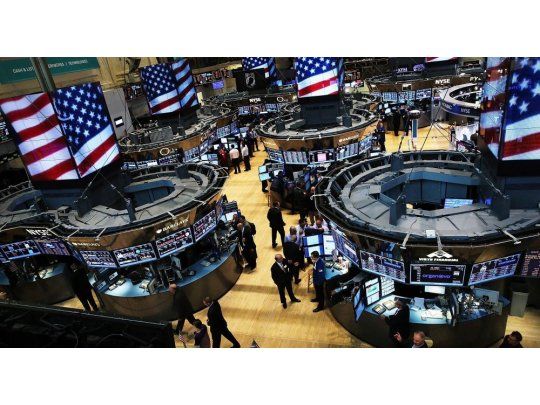 NO USAR ESTA FOTO Wall Street cayó ante amenaza china de reducir compra de bonos de EEUU