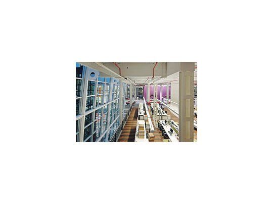 Obra para el banco HSBC del estudio Enrica Rosellini, cuyos diseños consideran la gran influencia de los adelantos de la tecnología y una fuerte preocupación ecológica.