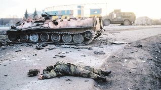 Rusia expande su ofensiva en Ucrania por mar y tierra: había al menos 140 muertos