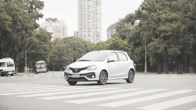 Despedida. Toyota anunció el fin de producción de Etios, el modelo más barato del mercado argentino. No tendrá reemplazante.