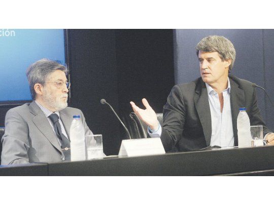 Resultados. Los proporcionaron ayer en conferencia de prensa Alberto Abad y Alfonso Prat Gay. El Gobierno habló de “satisfacción” en esta primera etapa de denominado sinceramiento fiscal.