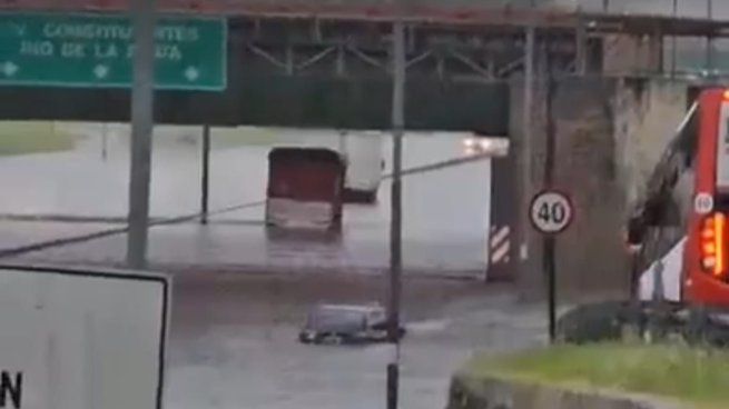 Las inundaciones de más de 100 mm se registraron también en General Paz, donde murió este hombre.