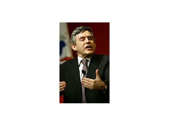 Brown había visto caer su popularidad luego de que se supiera que enviaba correos electrónicos difamatorios contra diputados conservadores.