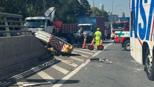 El accidente se dio contra una estructura metálica a la altura del kilómetro 4.5 del paseo del bajo sentido norte.