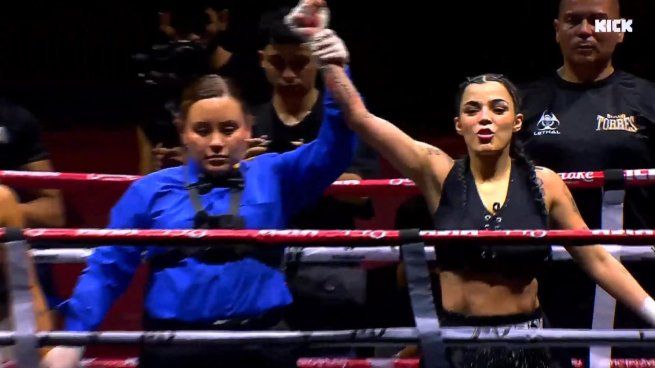 Karely Ruiz debutó en el boxeo de influencers con una imponente victoria por nocaut técnico contra Karina García en el Stream Fighters 4 que se disputó en el Coliseo Medplus de Bogotá. La mexicana&nbsp; se llevó una bolsa suculenta de dólares.