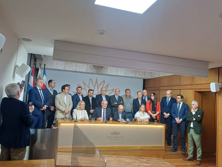 Gerardo Sotelo confirmó la decisión de la oposición en conferencia de prensa. Gerardo Sotelo confirmó la decisión de la oposición en conferencia de prensa.