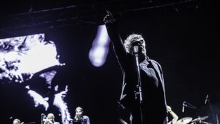 Fito Páez contó en detalle el argumento de su nueva ópera rock “Shine”, que empezó a gestarse en los 80 y vio la luz en 2025, y solo había presentado oficialmente en marzo pasado en el Teatro El Círculo de Rosario. Se trata de un álbum de 25 canciones que tocó anoche de un tirón. Fito Páez contó en detalle el argumento de su nueva ópera rock “Shine”, que empezó a gestarse en los 80 y vio la luz en 2025, y solo había presentado oficialmente en marzo pasado en el Teatro El Círculo de Rosario. Se trata de un álbum de 25 canciones que tocó anoche de un tirón.