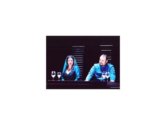 La gran voz y la personalidad de Nina Worren (Nysia) y la régie rica en dramatismo teatral de Marcelo Lombardero están entre lo mejor de esta producción, que revela «El rey Kandaules» al público argentino.