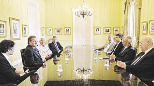 pago. El encuentro entre ADEPA y el Gobierno se llevó a cabo en el Salón de los Científicos de la Casa Rosada.