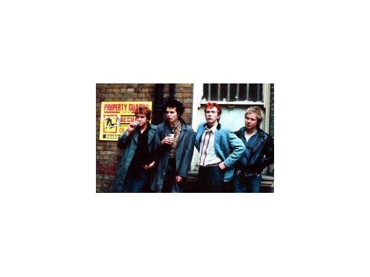 La formación de los Pistols con Sid Vicious en el bajo.