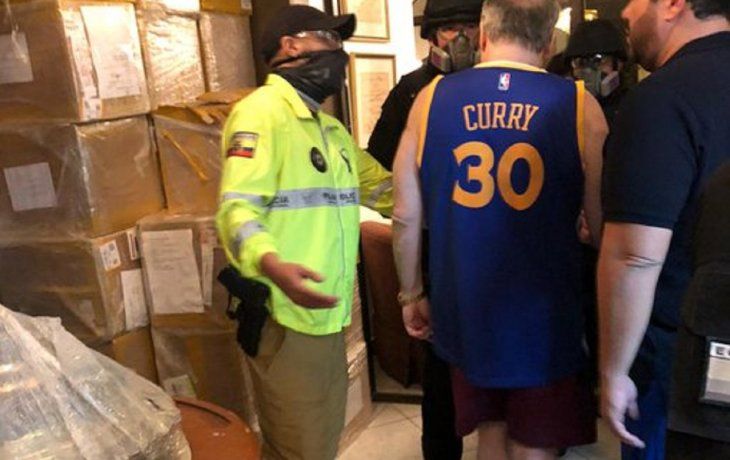 El expresidente de Ecuador Abdal&aacute; Bucaram fue detenido en Guayaquil.