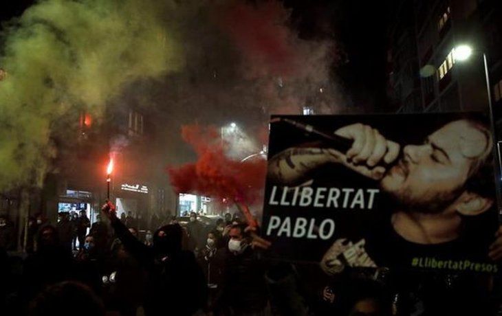 Tensión en España: nuevas protestas por la detención del rapero Pablo Hasél.