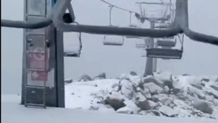 El Cerro catedral se vio cubierto de nieve. El Cerro catedral se vio cubierto de nieve.