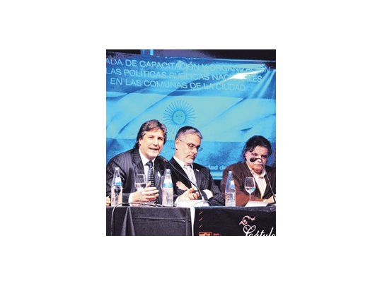 Amado Boudou, Roberto Feletti y Horacio González, ayer en la charla sobre economía y sociedad.