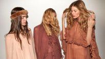 Chloé y Schiaparelli fueron dos de las firmas de lujo con diseños boho-chic.&nbsp;