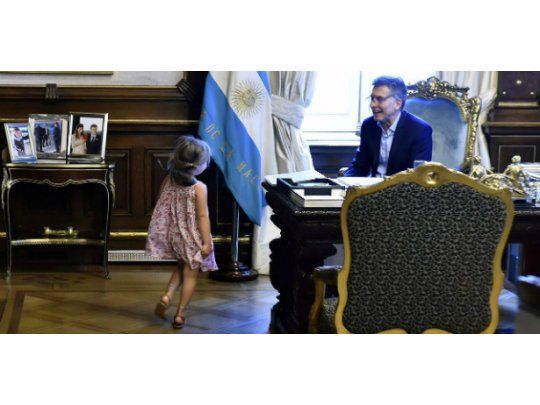 Macri difundió fotos de una visita de su hija Antonia a la Casa Rosada.