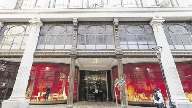 histórico. El edificio que vendió IRSA fue sede de la mueblería Maple.