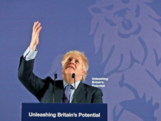 Euforia. El primer ministro británico Boris Johnson vive su hora de gloria política por haber logrado conducir al Reino Unido fuera de la Unión Europea. Sin embargo, los peligros económicos siguen latentes.