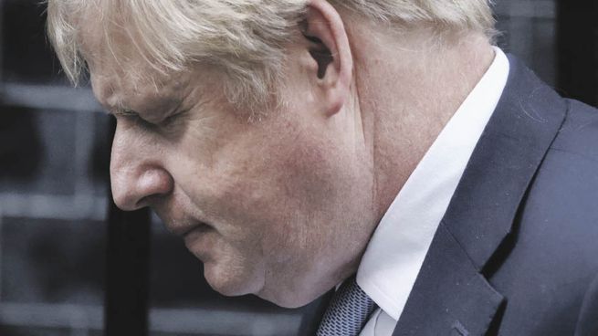 MAREA BAJA. El premier conservador del Reino Unido, Boris Johnson, vive un momento político muy delicado. Las fiestas clandestinas que celebró en su residencia en plena cuarentena dura ponen en riesgo su Gobierno.