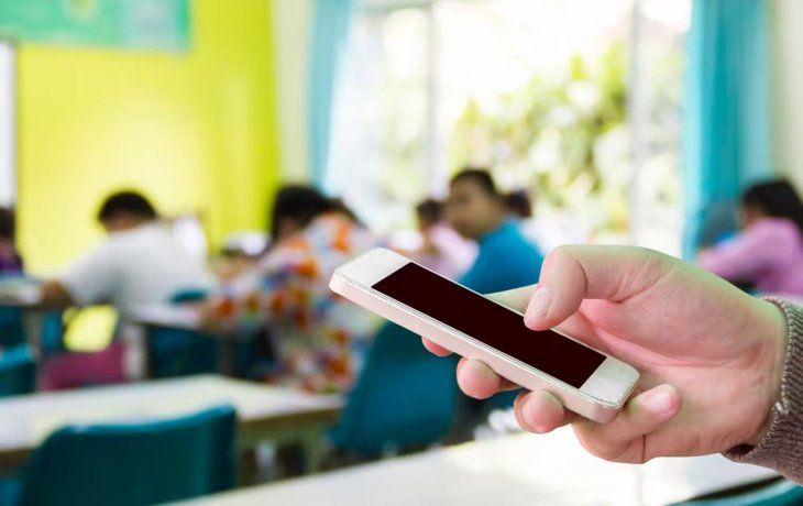 una provincia anuncio que se prohibe usar celulares y dispositivos tecnologicos en las escuelas