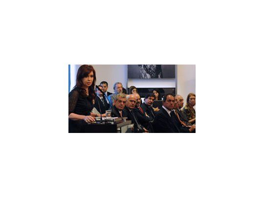 La presidenta Cristina Fernández de Kirchner en el anuncio del proyecto de ley de Protección al Dominio Nacional sobre la Propiedad, Posesión o Tenencia de las Tierras Rurales.