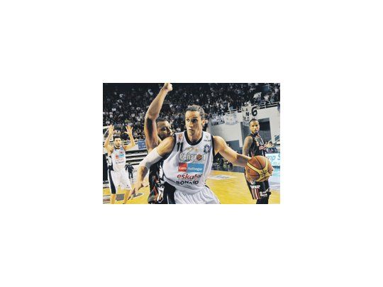 Peñarol reafirmó la paternidad ante Quilmes: ensanchó la ventaja a 25 partidos (52-27) en enfrentamientos oficiales.