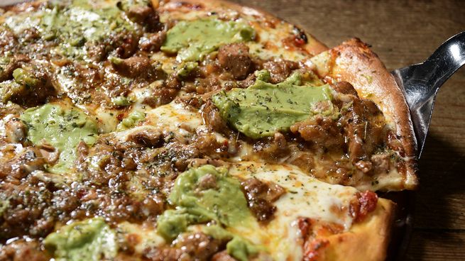 Con cuatro décadas de trayectoria sobre Avenida del Libertador, Pizza Cero reafirma su condición de clásico porteño con una propuesta que combina arquitectura, coctelería y una carta versátil pensada para distintos momentos del día.