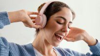 La ciencia explica por qué las personas suelen escuchar música a elevados decibeles.