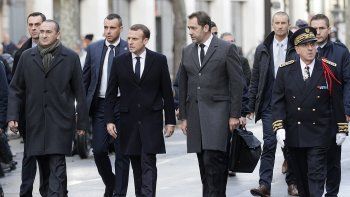macron aumenta salario minimo para desactivar crisis social en francia