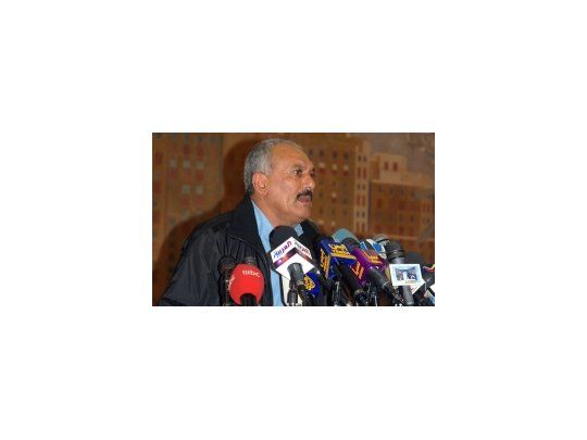 El presidente de Yemen, Ali Abdallah Saleh, anunciando la detención de la mujer sospechosa de enviar los explosivos a Estados Unidos.