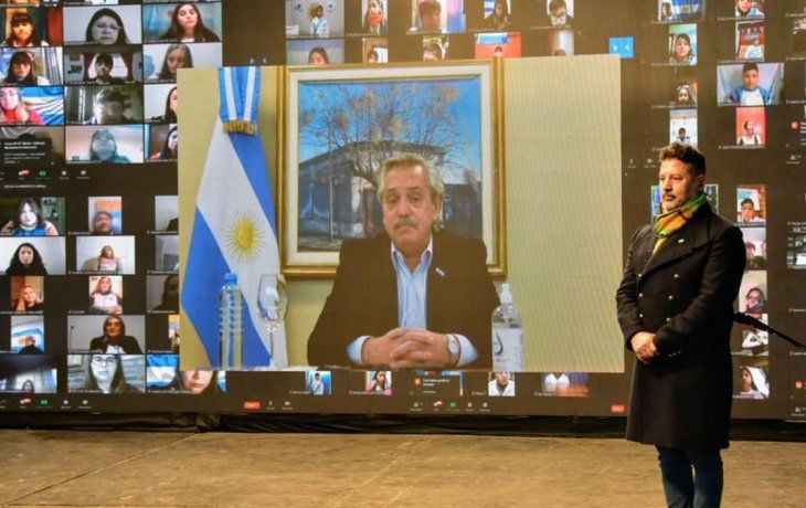 Merlo: miles de niños hicieron su promesa a la bandera junto al Presidente