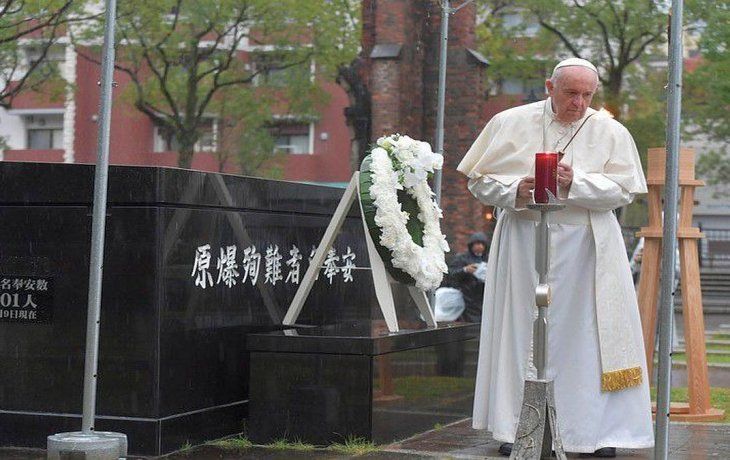 El papa Francisco recordó el  indescriptible horror sufrido en su propia carne por las víctimas de  la bomba atómica estadounidense lanzada sobre Nagasaki el 9 de agosto de  1945,      que mató unas 74.000 personas.