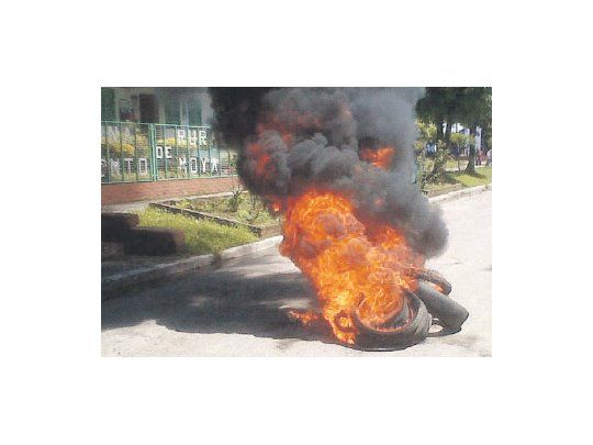 En la localidad de Sargento Moya, como el 23 de agosto, los disturbios volvieron a empañar los comicios.