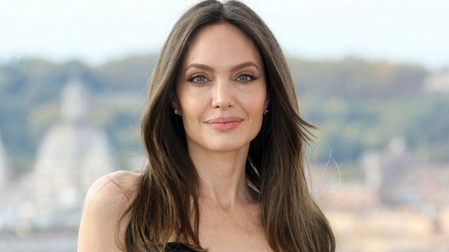Angelina Jolie utiliza su fama para apoyar refugiados y combatir la desigualdad en distintas regiones del planeta.