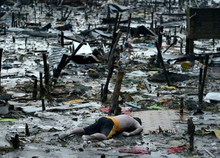 Desgarradoras imágenes tras el paso del tifón (foto 1)