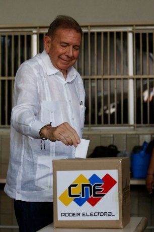 González Urrutia is accused of usurpation of functions and forgery of public documents