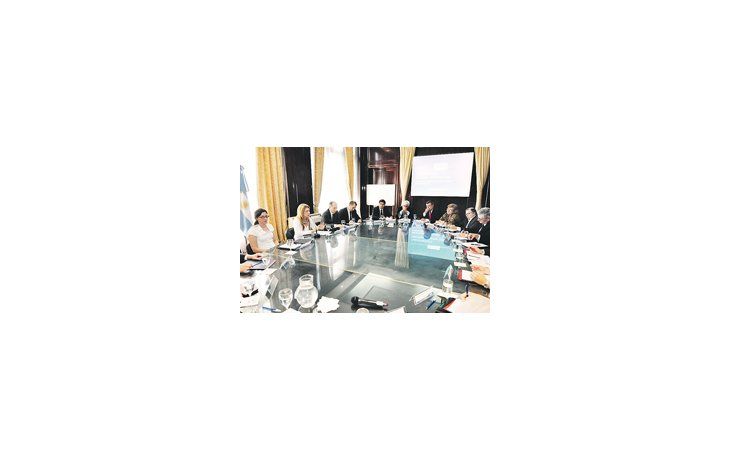 La ministra de Industria, Débora Giorgi, encabezó la segunda ronda de negociaciones del Plan Estratégico Industrial 2020, donde afirmó que creció la participación de maquinaria nacional en el mercado interno, subieron las exportaciones y se mantuvo el nivel de ventas en pesos corrientes.